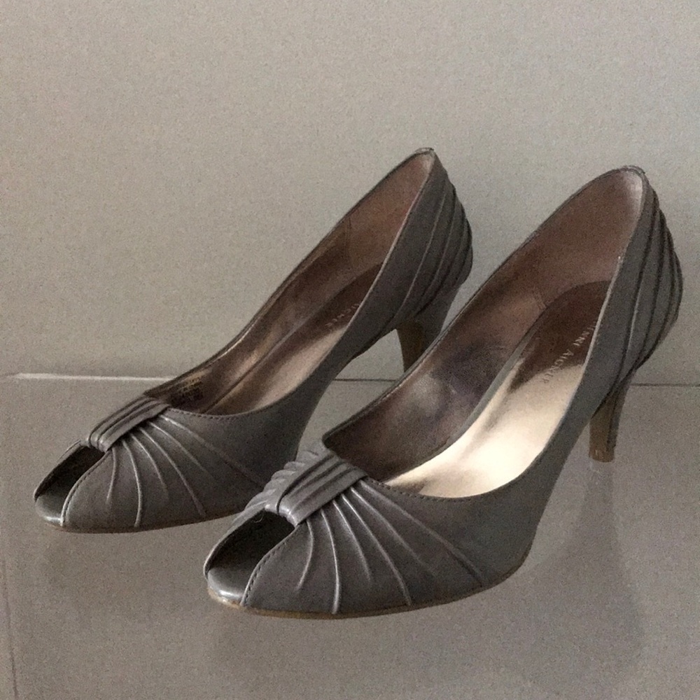 Gray peep toe pumps